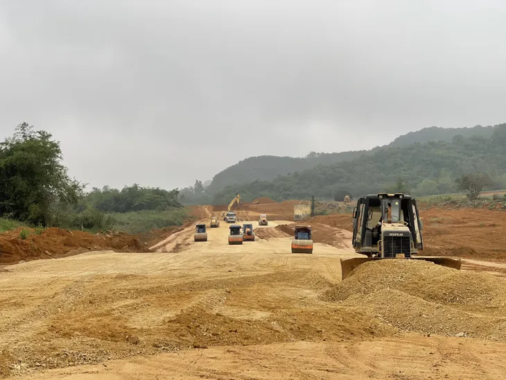 Cần thêm hướng dẫn gỡ vướng nguồn vật liệu xây dựng cao tốc - Ảnh 1. Cần thêm hướng dẫn gỡ vướng nguồn vật liệu xây dựng cao tốc - Ảnh 1.