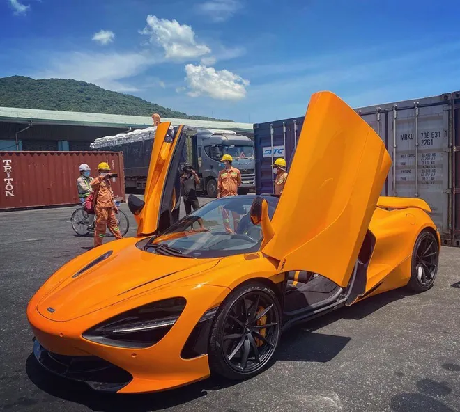 Áp thuế hơn 200%, Việt Nam vẫn là thị trường béo bở cho xe siêu sang - Ảnh 2. Áp thuế hơn 200%, Việt Nam vẫn là thị trường béo bở cho xe siêu sang - Ảnh 2.