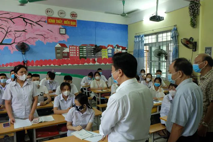 Ưu tiên cao nhất cho an toàn của thí sinh và người làm thi tốt nghiệp THPT 2021 - Ảnh 2. Ưu tiên cao nhất cho an toàn của thí sinh và người làm thi tốt nghiệp THPT 2021 - Ảnh 2.