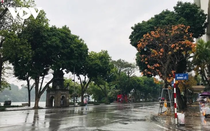 Thời tiết hôm nay (26/6): Hà Nội ngày nắng nóng, chiều tối có mưa rào và dông - Ảnh 1. Thời tiết hôm nay (26/6): Hà Nội ngày nắng nóng, chiều tối có mưa rào và dông - Ảnh 1.