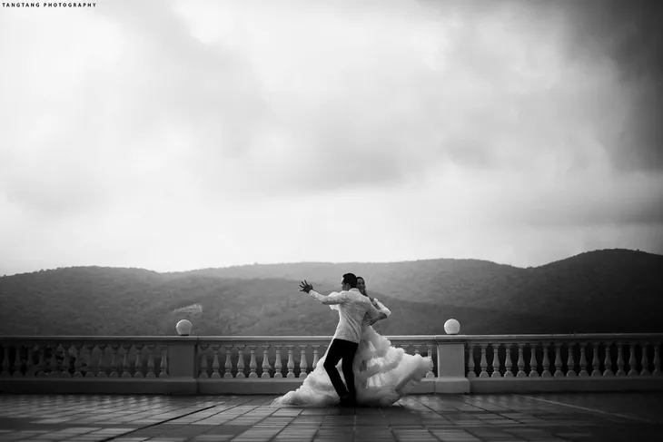 Hồ Ngọc Hà khoe ảnh cưới hạnh phúc với Kim Lý: Anh đã cho em bình yên - Ảnh 3. Hồ Ngọc Hà khoe ảnh cưới hạnh phúc với Kim Lý: Anh đã cho em bình yên - Ảnh 3.