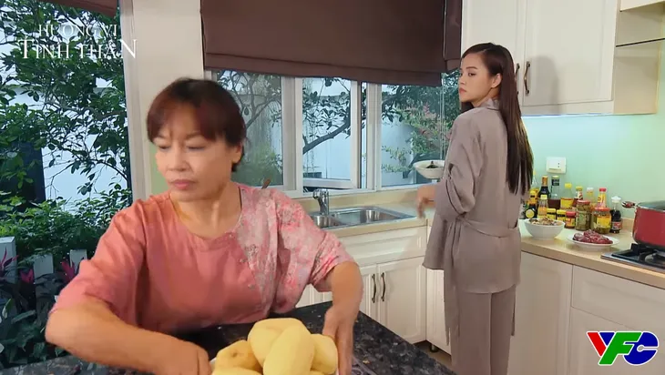Hương vị tình thân - Tập 50: Thy về làm dâu, bà Bích hết đường ăn cắp vặt - Ảnh 4. Hương vị tình thân - Tập 50: Thy về làm dâu, bà Bích hết đường ăn cắp vặt - Ảnh 4.