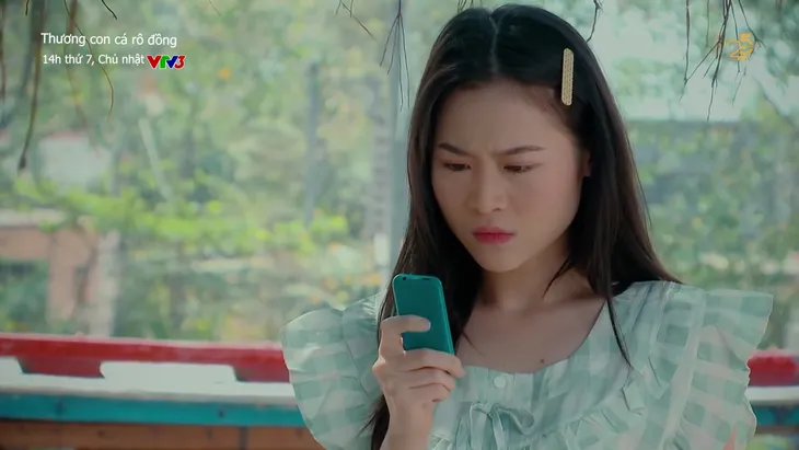 Thương con cá rô đồng - Tập 17: Thương bị vợ ông Lưu đến tận nhà đánh ghen - Ảnh 6. Thương con cá rô đồng - Tập 17: Thương bị vợ ông Lưu đến tận nhà đánh ghen - Ảnh 6.