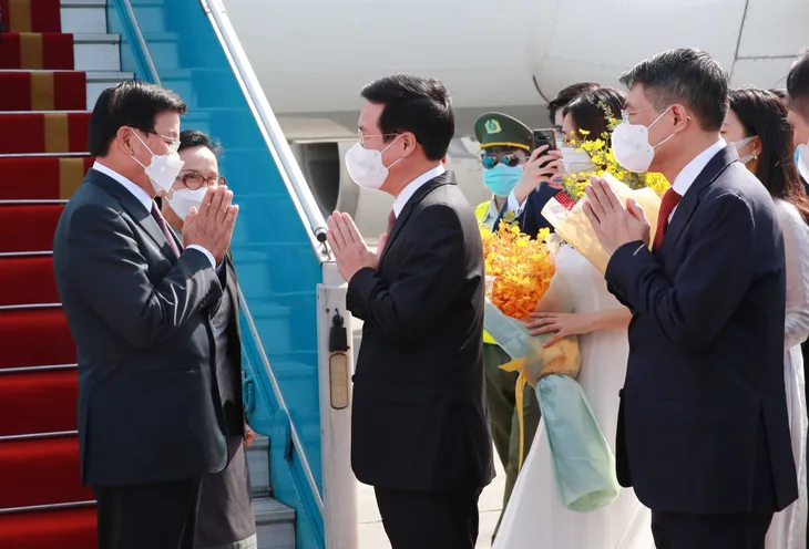 Tổng Bí thư, Chủ tịch nước Lào đến Hà Nội bắt đầu thăm hữu nghị chính thức Việt Nam - Ảnh 1. Tổng Bí thư, Chủ tịch nước Lào đến Hà Nội bắt đầu thăm hữu nghị chính thức Việt Nam - Ảnh 1.
