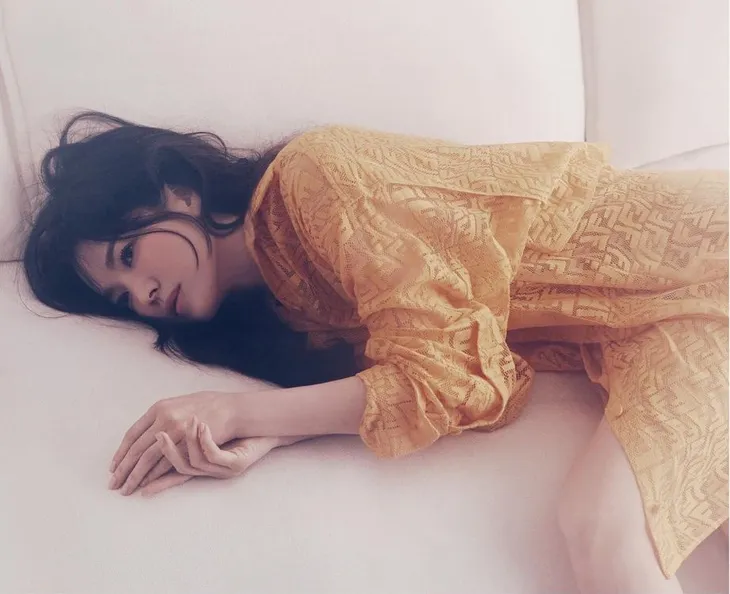 Song Hye Kyo đẹp như nàng thơ ở tuổi 40 - Ảnh 4. Song Hye Kyo đẹp như nàng thơ ở tuổi 40 - Ảnh 4.