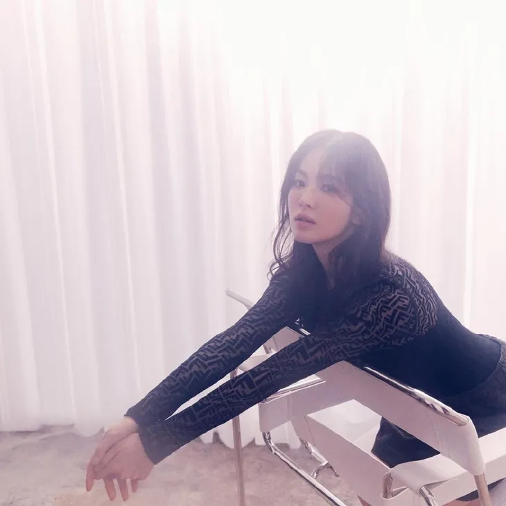 Song Hye Kyo đẹp như nàng thơ ở tuổi 40 - Ảnh 3. Song Hye Kyo đẹp như nàng thơ ở tuổi 40 - Ảnh 3.