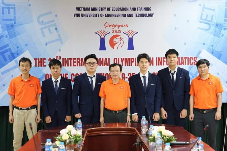 Cả 4 thí sinh Việt Nam thi Olympic Tin học Quốc tế năm 2021 giành HCB - Ảnh 1.