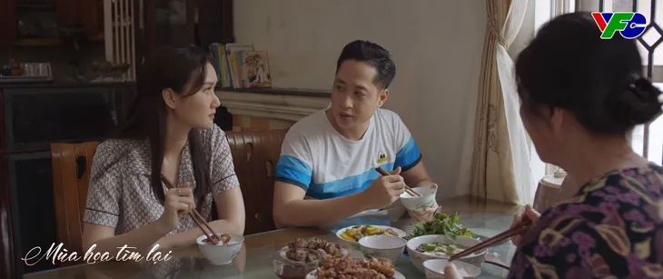 Mùa hoa tìm lại - Tập 16: Tuyết cố tình tiết lộ đất đai, nhà cửa đều đứng tên mình, mẹ con Hoàn thòm thèm - Ảnh 1. Mùa hoa tìm lại - Tập 16: Tuyết cố tình tiết lộ đất đai, nhà cửa đều đứng tên mình, mẹ con Hoàn thòm thèm - Ảnh 1.