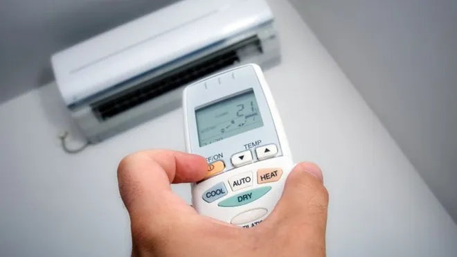 Ngồi điều hòa cả ngày, dân văn phòng làm sao tránh được sốc nhiệt? - Ảnh 1. Ngồi điều hòa cả ngày, dân văn phòng làm sao tránh được sốc nhiệt? - Ảnh 1.