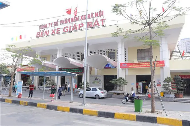 Bến xe Hà Nội: Hàng loạt phương tiện phải ngừng hoạt động vì COVID-19 - Ảnh 1. Bến xe Hà Nội: Hàng loạt phương tiện phải ngừng hoạt động vì COVID-19 - Ảnh 1.