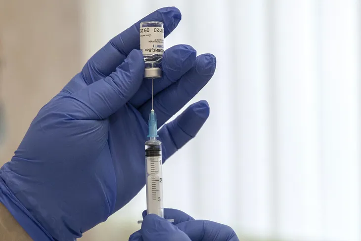 Serbia và Argentina bắt đầu sản xuất vaccine Sputnik V - Ảnh 1. Serbia và Argentina bắt đầu sản xuất vaccine Sputnik V - Ảnh 1.