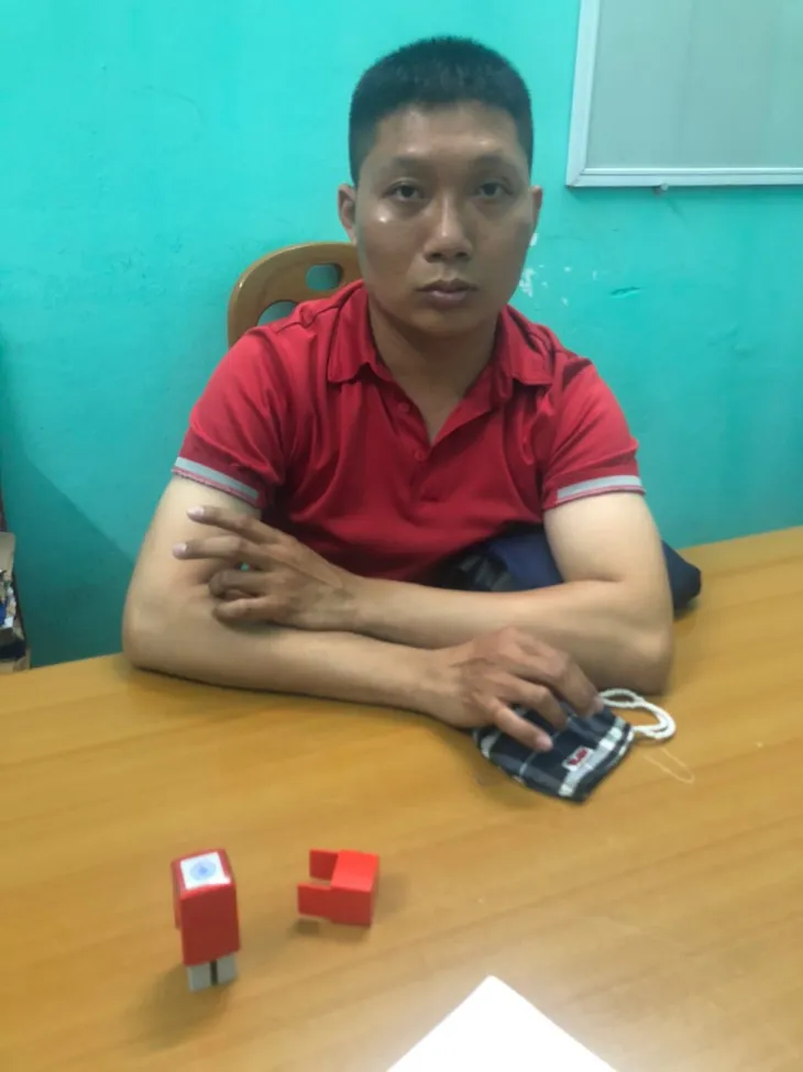 Làm giả con dấu “thông”chốt kiểm dịch - Ảnh 1. Làm giả con dấu “thông”chốt kiểm dịch - Ảnh 1.