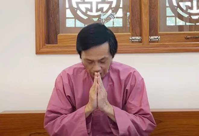 Nghệ sĩ Hoài Linh cúi đầu xin lỗi bà con miền Trung, khán giả và các mạnh thường quân vì chậm trễ tiền từ thiện - Ảnh 2. Nghệ sĩ Hoài Linh cúi đầu xin lỗi bà con miền Trung, khán giả và các mạnh thường quân vì chậm trễ tiền từ thiện - Ảnh 2.