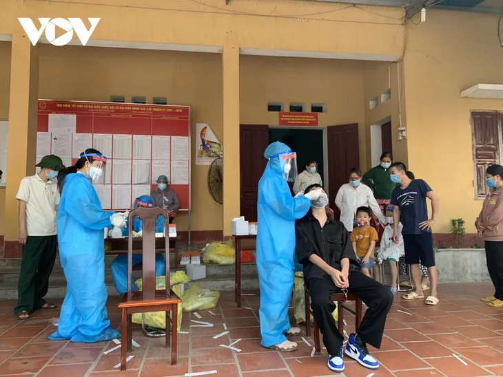 Lạng Sơn phun khử khuẩn toàn bộ tâm dịch Hữu Lũng - Ảnh 2. Lạng Sơn phun khử khuẩn toàn bộ tâm dịch Hữu Lũng - Ảnh 2.