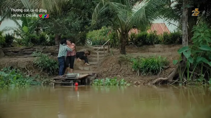 Thương con cá rô đồng - Tập 10: Thương bị làm nhục? - Ảnh 4. Thương con cá rô đồng - Tập 10: Thương bị làm nhục? - Ảnh 4.