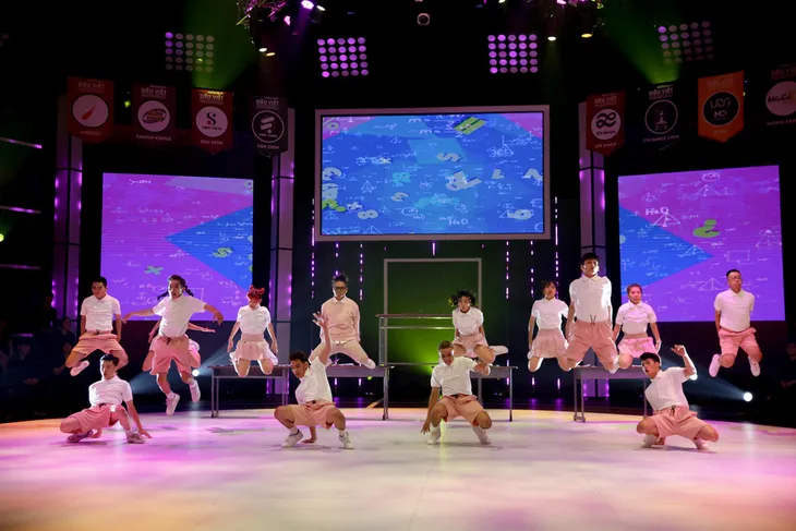Khai thác hình ảnh bác sĩ chống dịch COVID-19, Son Crew không làm hài lòng GK Nhóm nhảy siêu Việt - Ảnh 4. Khai thác hình ảnh bác sĩ chống dịch COVID-19, Son Crew không làm hài lòng GK Nhóm nhảy siêu Việt - Ảnh 4.