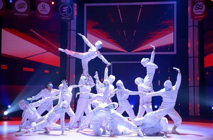 Khai thác hình ảnh bác sĩ chống dịch COVID-19, Son Crew không làm hài lòng GK Nhóm nhảy siêu Việt - Ảnh 7. Khai thác hình ảnh bác sĩ chống dịch COVID-19, Son Crew không làm hài lòng GK Nhóm nhảy siêu Việt - Ảnh 7.