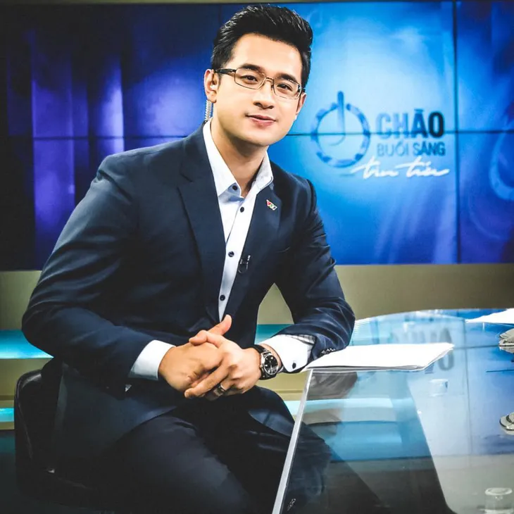 Loạt BTV nổi tiếng của VTV đeo khẩu trang, bạn có nhận ra ai? - Ảnh 16. Loạt BTV nổi tiếng của VTV đeo khẩu trang, bạn có nhận ra ai? - Ảnh 16.