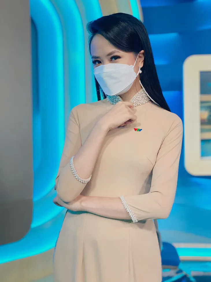 Loạt BTV nổi tiếng của VTV đeo khẩu trang, bạn có nhận ra ai? - Ảnh 1. Loạt BTV nổi tiếng của VTV đeo khẩu trang, bạn có nhận ra ai? - Ảnh 1.