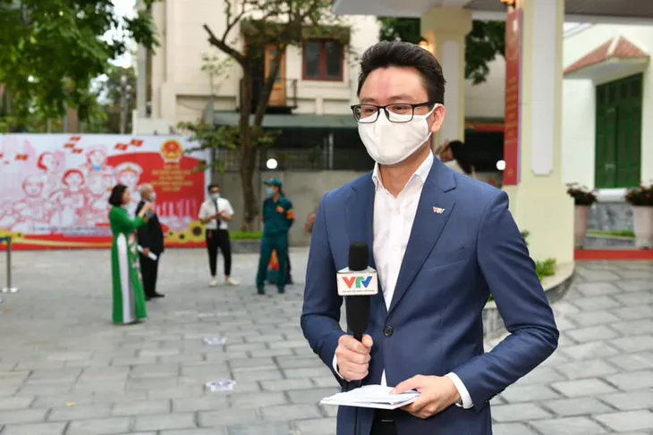 Loạt BTV nổi tiếng của VTV đeo khẩu trang, bạn có nhận ra ai? - Ảnh 5. Loạt BTV nổi tiếng của VTV đeo khẩu trang, bạn có nhận ra ai? - Ảnh 5.