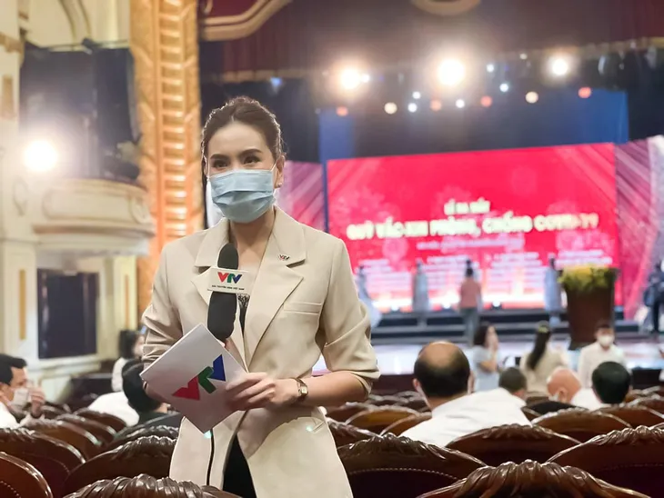 BTV, MC tuần qua: Phí Linh nhí nhảnh bên con gái, Công Tố sánh đôi với người đẹp - Ảnh 4.