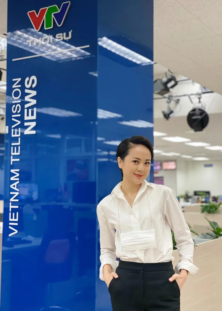 Loạt BTV nổi tiếng của VTV đeo khẩu trang, bạn có nhận ra ai? - Ảnh 3. Loạt BTV nổi tiếng của VTV đeo khẩu trang, bạn có nhận ra ai? - Ảnh 3.