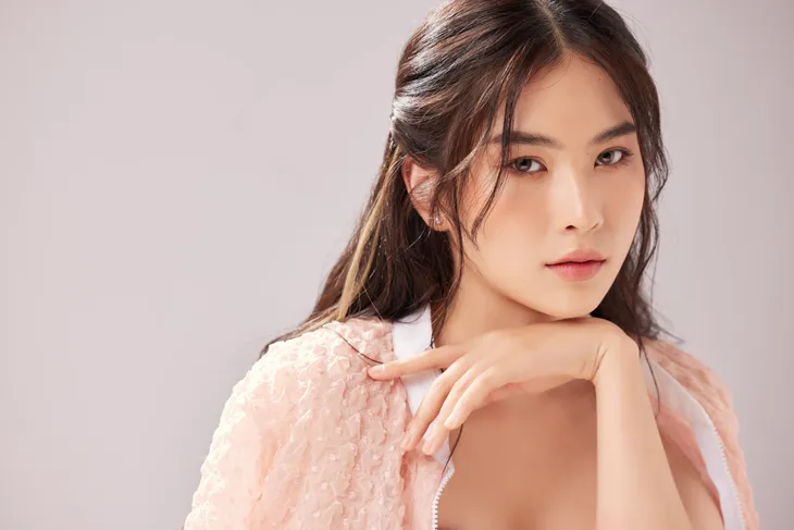 Nam Anh ăn diện sang chảnh hết mức lấn át Phương Oanh trong Hương vị tình thân - Ảnh 6. Nam Anh ăn diện sang chảnh hết mức lấn át Phương Oanh trong Hương vị tình thân - Ảnh 6.