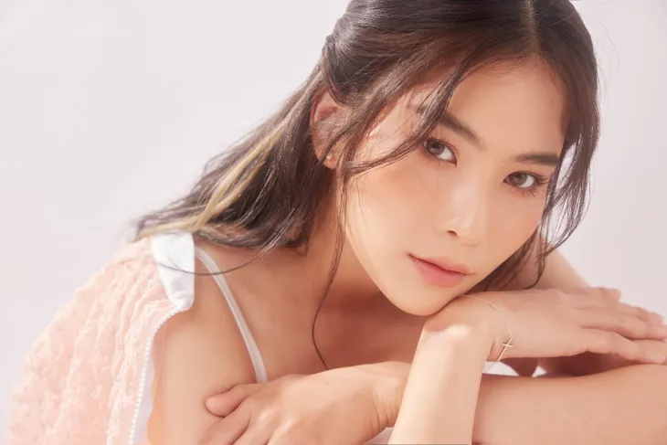 Nam Anh ăn diện sang chảnh hết mức lấn át Phương Oanh trong Hương vị tình thân - Ảnh 7. Nam Anh ăn diện sang chảnh hết mức lấn át Phương Oanh trong Hương vị tình thân - Ảnh 7.
