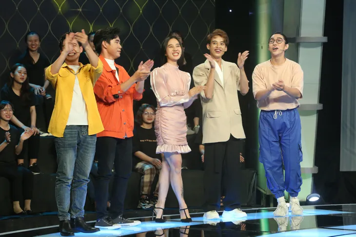 Fans Erik khóc thét khi Quang Đăng khoe giọng với hit Em không sai, chúng ta sai - Ảnh 1. Fans Erik khóc thét khi Quang Đăng khoe giọng với hit Em không sai, chúng ta sai - Ảnh 1.