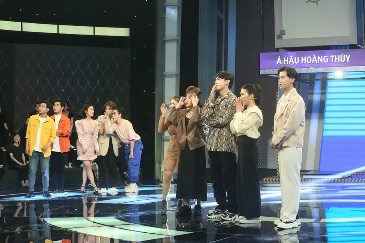 Fans Erik khóc thét khi Quang Đăng khoe giọng với hit Em không sai, chúng ta sai - Ảnh 4. Fans Erik khóc thét khi Quang Đăng khoe giọng với hit Em không sai, chúng ta sai - Ảnh 4.