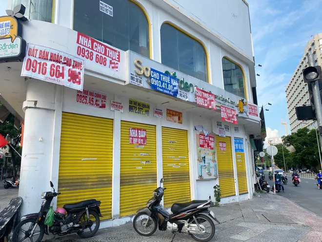 TP Hồ Chí Minh: Mặt bằng cho thuê nửa tỷ đồng/tháng hạ giá sập sàn vẫn ế khách - Ảnh 1. TP Hồ Chí Minh: Mặt bằng cho thuê nửa tỷ đồng/tháng hạ giá sập sàn vẫn ế khách - Ảnh 1.