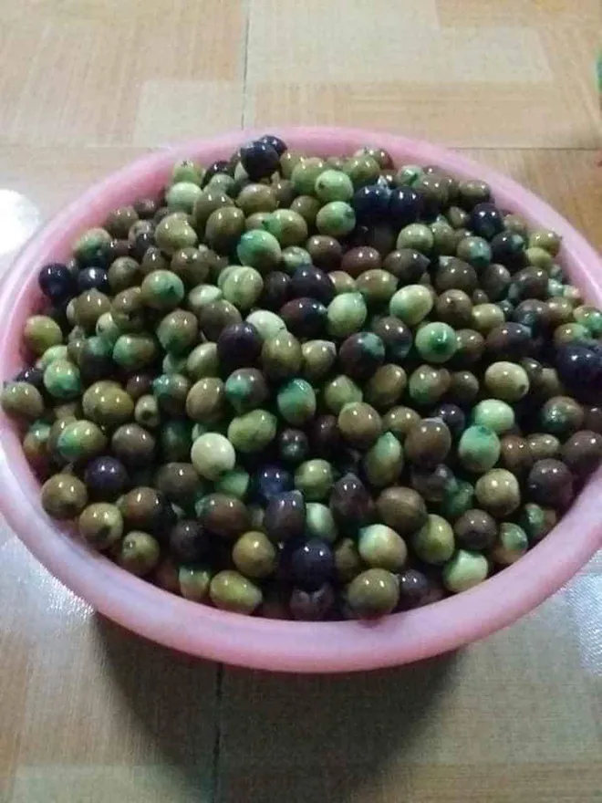 Cơn sốt hạt sen đầu hè, nhập cả tạ vẫn không đủ hàng trả khách - Ảnh 1. Cơn sốt hạt sen đầu hè, nhập cả tạ vẫn không đủ hàng trả khách - Ảnh 1.