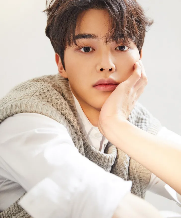 7 mỹ nam đứng đầu K-pop do các bác sĩ thẩm mỹ chọn - Ảnh 4. 7 mỹ nam đứng đầu K-pop do các bác sĩ thẩm mỹ chọn - Ảnh 4.