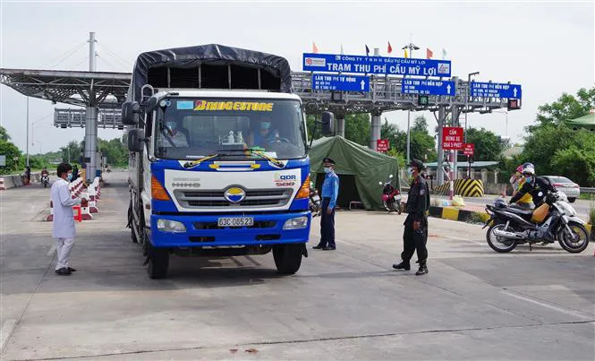 Tiền Giang tăng cường quản lý người, phương tiện đi về từ vùng dịch COVID-19 - Ảnh 1. Tiền Giang tăng cường quản lý người, phương tiện đi về từ vùng dịch COVID-19 - Ảnh 1.