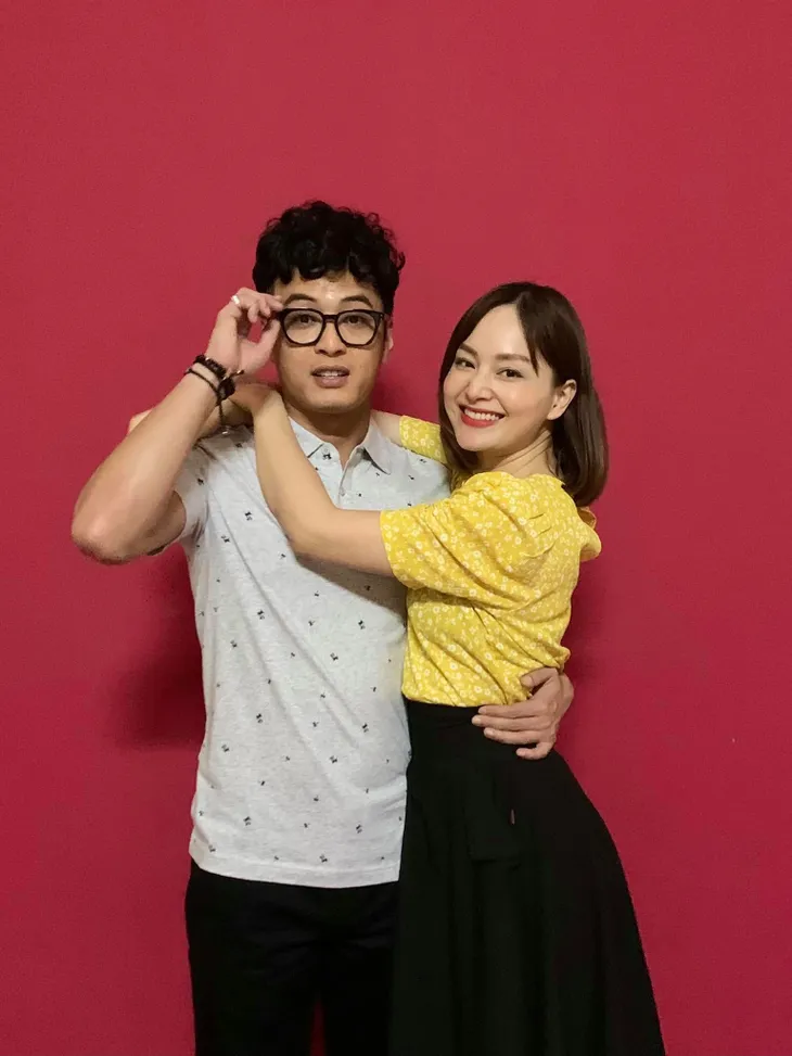 Hồng Đăng ôm Lan Phương trong phim mới, Việt Anh xúi hôn đàng hoàng vào - Ảnh 1. Hồng Đăng ôm Lan Phương trong phim mới, Việt Anh xúi hôn đàng hoàng vào - Ảnh 1.
