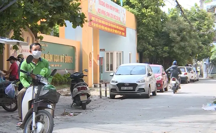 Hàng nghìn lao động tự do điêu đứng, mắc kẹt vì dịch COVID-19 - Ảnh 1. Hàng nghìn lao động tự do điêu đứng, mắc kẹt vì dịch COVID-19 - Ảnh 1.