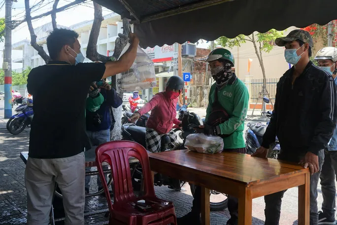 Đà Nẵng: Hàng quán được mở cửa trở lại từ 0h ngày 9/6 - Ảnh 1. Đà Nẵng: Hàng quán được mở cửa trở lại từ 0h ngày 9/6 - Ảnh 1.