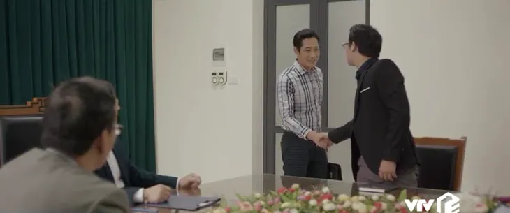 Mùa hoa tìm lại - Tập 7: Mất chức trong phút mốt, Hoàn (Mạnh Hưng) cả gan đánh Tuyết (Hương Giang), chửi bố vợ lừa đảo - Ảnh 4. Mùa hoa tìm lại - Tập 7: Mất chức trong phút mốt, Hoàn (Mạnh Hưng) cả gan đánh Tuyết (Hương Giang), chửi bố vợ lừa đảo - Ảnh 4.