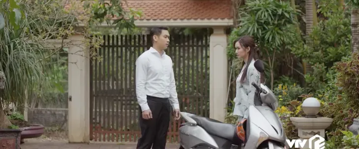 Mùa hoa tìm lại - Tập 7: Mất chức trong phút mốt, Hoàn (Mạnh Hưng) cả gan đánh Tuyết (Hương Giang), chửi bố vợ lừa đảo - Ảnh 15. Mùa hoa tìm lại - Tập 7: Mất chức trong phút mốt, Hoàn (Mạnh Hưng) cả gan đánh Tuyết (Hương Giang), chửi bố vợ lừa đảo - Ảnh 15.
