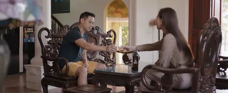 Mùa hoa tìm lại - Tập 17: Việt ra đi, Lệ chọn ở lại được Đồng ủng hộ trả thù - Ảnh 3. Mùa hoa tìm lại - Tập 17: Việt ra đi, Lệ chọn ở lại được Đồng ủng hộ trả thù - Ảnh 3.