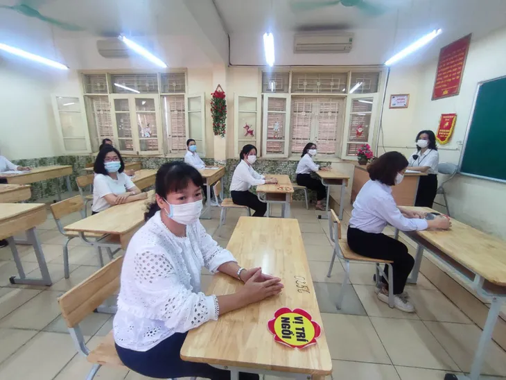 Chủ tịch Hà Nội kiểm tra công tác chống dịch COVID-19 tại điểm thi tốt nghiệp THPT 2021 - Ảnh 5. Chủ tịch Hà Nội kiểm tra công tác chống dịch COVID-19 tại điểm thi tốt nghiệp THPT 2021 - Ảnh 5.