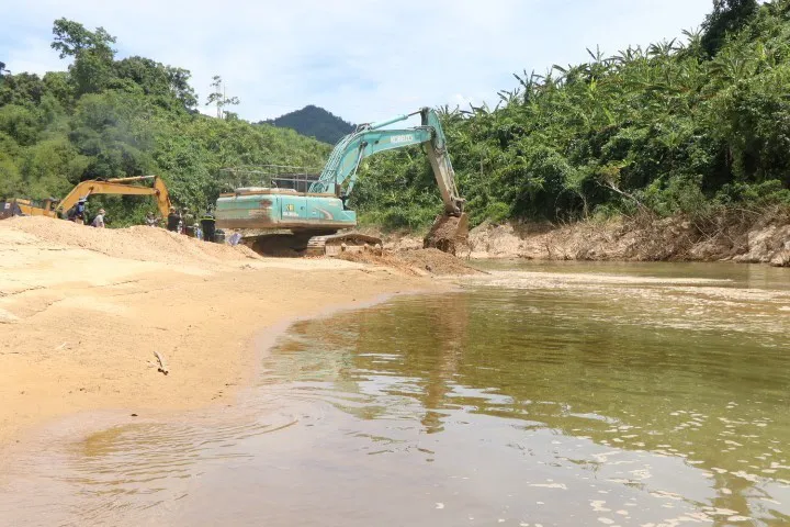 Tìm kiếm nạn nhân mất tích ở thủy điện Rào Trăng 3 - Ảnh 4. Tìm kiếm nạn nhân mất tích ở thủy điện Rào Trăng 3 - Ảnh 4.