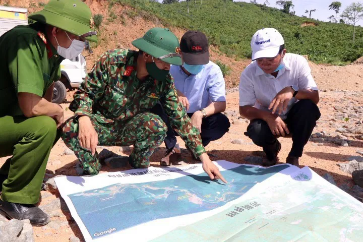 Tìm kiếm nạn nhân mất tích ở thủy điện Rào Trăng 3 - Ảnh 1. Tìm kiếm nạn nhân mất tích ở thủy điện Rào Trăng 3 - Ảnh 1.
