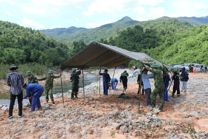 Tìm kiếm nạn nhân mất tích ở thủy điện Rào Trăng 3 - Ảnh 3. Tìm kiếm nạn nhân mất tích ở thủy điện Rào Trăng 3 - Ảnh 3.