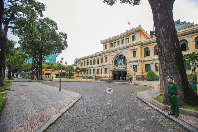 Người dân TP Hồ Chí Minh chấp hành nghiêm việc giãn cách xã hội theo nguyên tắc Chỉ thị 16 - Ảnh 1. Người dân TP Hồ Chí Minh chấp hành nghiêm việc giãn cách xã hội theo nguyên tắc Chỉ thị 16 - Ảnh 1.