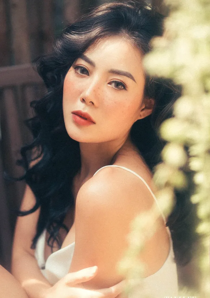Thanh Hương như nàng thơ quyến rũ - Ảnh 2. Thanh Hương như nàng thơ quyến rũ - Ảnh 2.