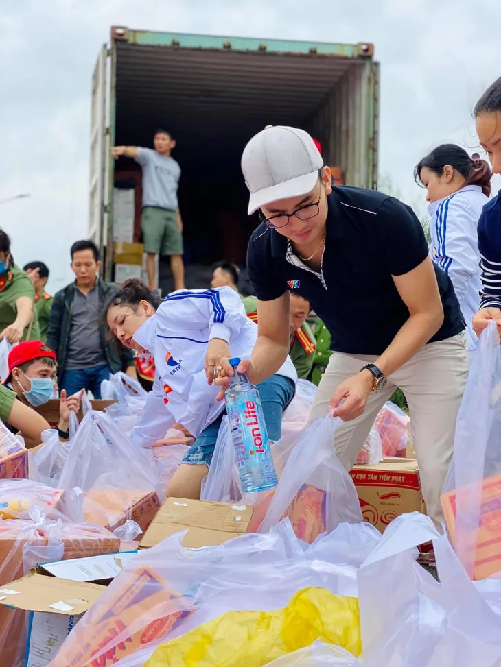 BTV Minh Tây: Chất giọng Huế vừa là lợi thế, vừa mang đến nhiều áp lực - Ảnh 8. BTV Minh Tây: Chất giọng Huế vừa là lợi thế, vừa mang đến nhiều áp lực - Ảnh 8.