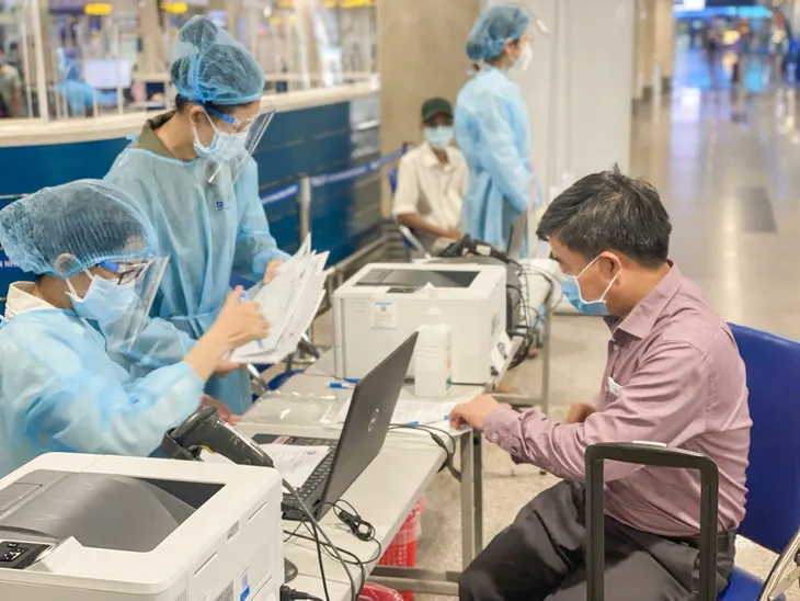 Bệnh viện Đa khoa Tâm Anh triển khai xét nghiệm COVID-19 tại Sân bay Tân Sơn Nhất - Ảnh 4. Bệnh viện Đa khoa Tâm Anh triển khai xét nghiệm COVID-19 tại Sân bay Tân Sơn Nhất - Ảnh 4.