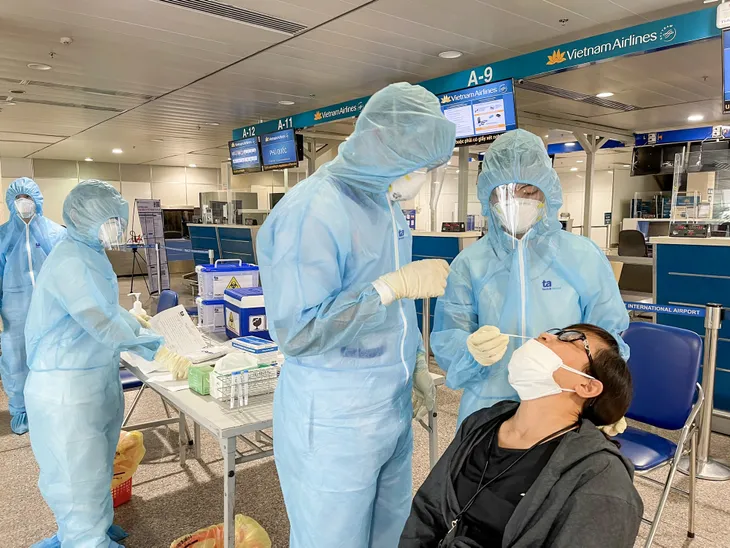 Bệnh viện Đa khoa Tâm Anh triển khai xét nghiệm COVID-19 tại Sân bay Tân Sơn Nhất - Ảnh 5. Bệnh viện Đa khoa Tâm Anh triển khai xét nghiệm COVID-19 tại Sân bay Tân Sơn Nhất - Ảnh 5.