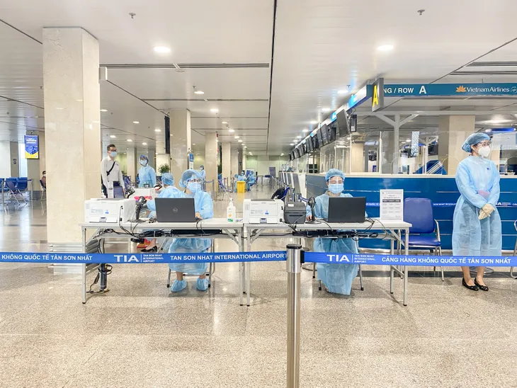 Bệnh viện Đa khoa Tâm Anh triển khai xét nghiệm COVID-19 tại Sân bay Tân Sơn Nhất - Ảnh 2. Bệnh viện Đa khoa Tâm Anh triển khai xét nghiệm COVID-19 tại Sân bay Tân Sơn Nhất - Ảnh 2.